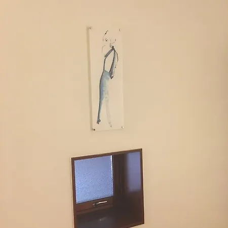 Apartment Large 1 Bedroom With Balcony