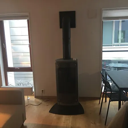 Large 1 Bedroom With Balcony *