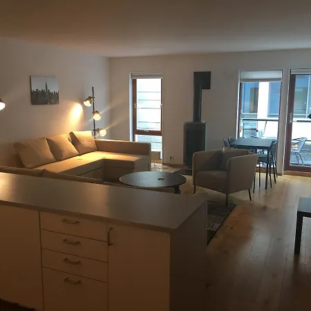 Large 1 Bedroom With Balcony *