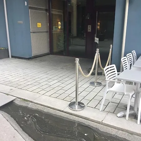 Large 1 Bedroom With Balcony Apartment *